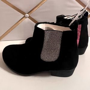 NEW! GIRLS BLACK BOOTIES WITH SILVER LINING!